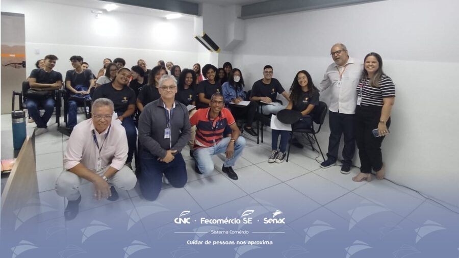 Alunos do curso Técnico em Administração apresentam projeto com foco na democratização do conhecimento